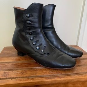 American Duchess Renoir Victorian Button Boots with Button Hook
